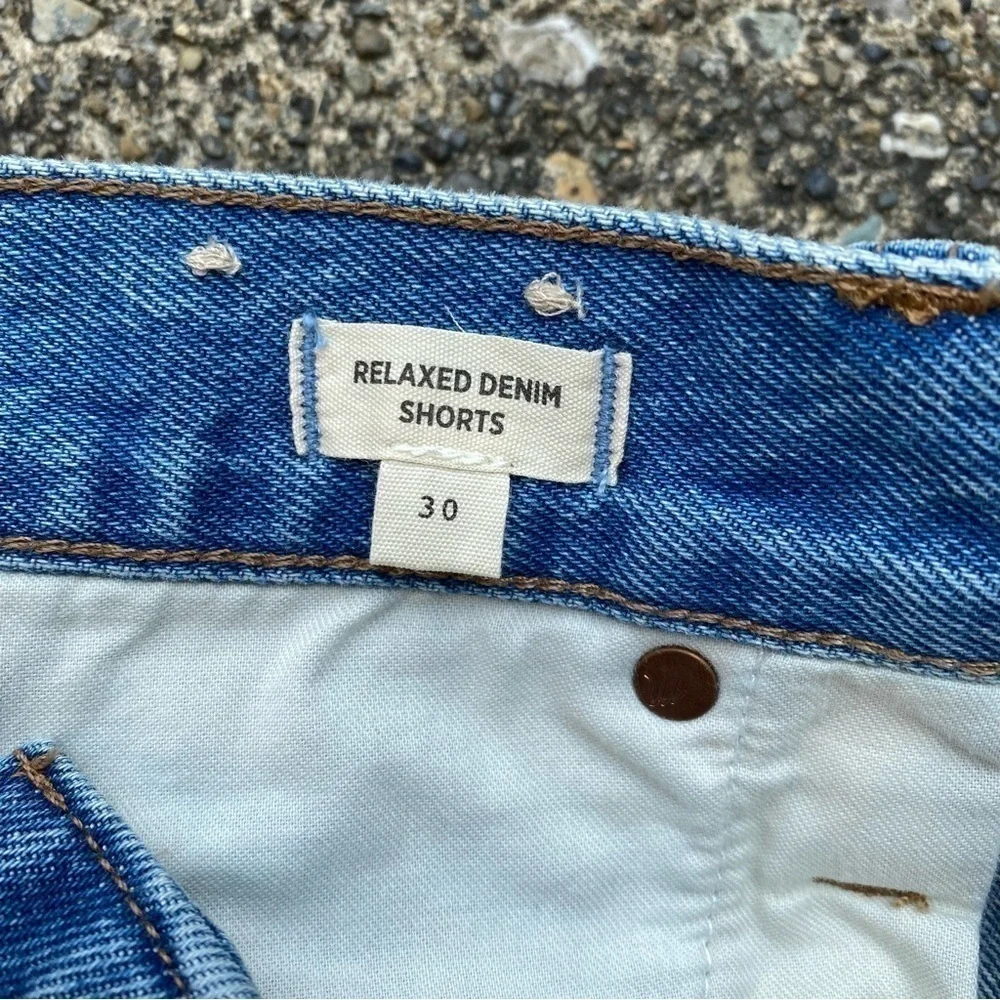 Madewell Relaxed Denim Shorts in Homecrest Wash: Ripped Edition Size 30